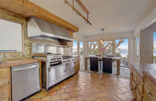 Harbor House | Spacious 4-bedroom BEACH house ON THE SAND on gorgeous Long Beach Peninsula