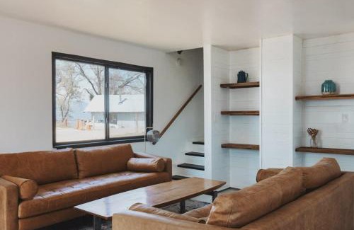 Dunlap House | Spacious 4-bedroom cabin on secluded private land