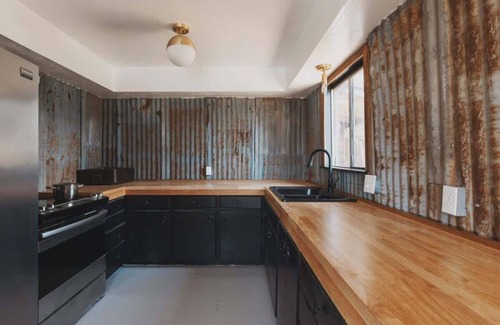 Dunlap Cabin | Spacious 4-bedroom cabin on secluded private land