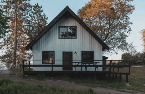 Dunlap Cabin | Spacious 4-bedroom cabin on secluded private land