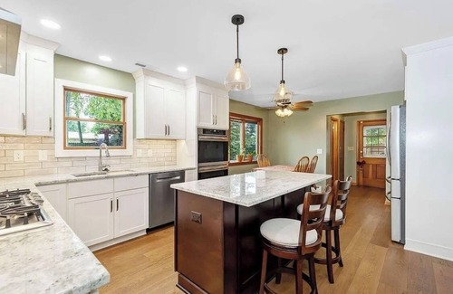 Columbus House | Spacious 4-bedroom Family Home, Large Yard, Centrally Located in Columbus