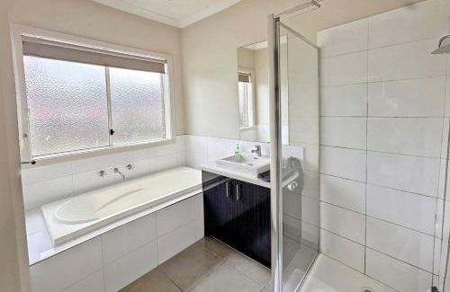 Truganina House | Spacious 4-Bedroom Family Home | Quiet & Connected