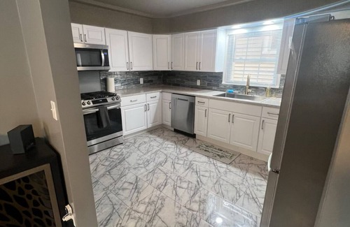 Sandusky House | Spacious 4-bedroom fully remodeled home in charming Sandusky