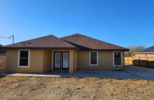 Rosita South House | Spacious 4-bedroom house in beautiful Eagle Pass with AC, WiFi