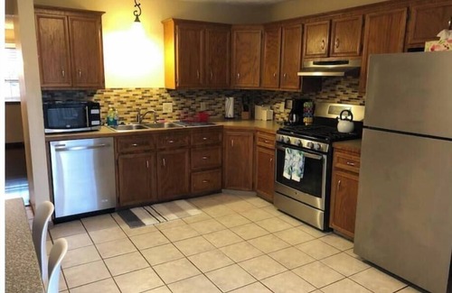 Grandville House | Spacious 4-bedroom house in fantastic Grandville with WiFi, AC