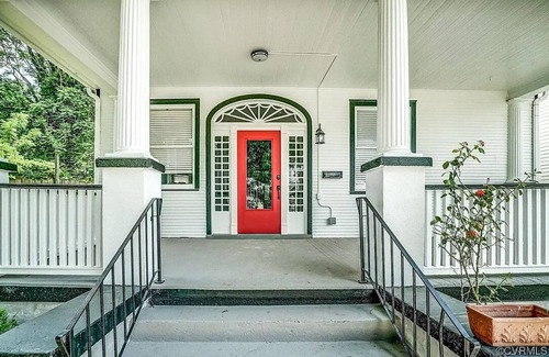 Petersburg House | Spacious 4-bedroom house in charming Petersburg