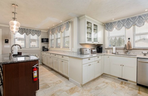 Northeast South Bend House | Spacious 4-Bedroom Home 1 Mi to ND Stadium!
