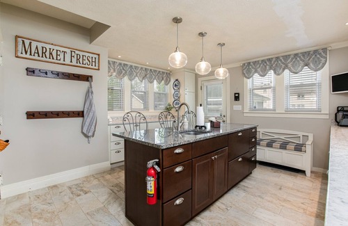 Northeast South Bend House | Spacious 4-Bedroom Home 1 Mi to ND Stadium!