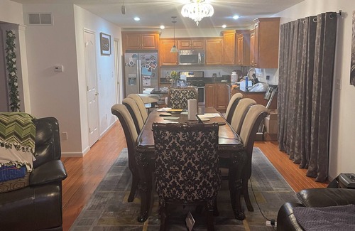 South Bend House | Spacious 4-bedroom house with AC and WiFi in phenomenal South Bend