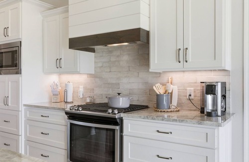 Ferndale House | Spacious 4-bedroom house with an office and fitness area in Alexander