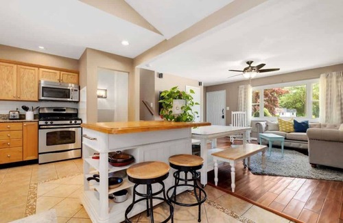 Selby-on-the-Bay House | Spacious 4 Bedroom Home w/Hot Tub