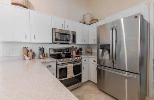 Edgewater House | Spacious 4-bedroom house w salt water pool in a peaceful, serene neighborhood