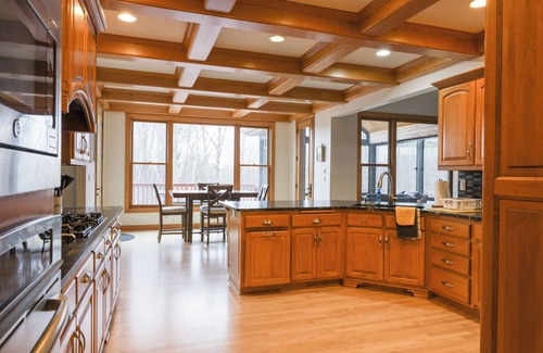 Ashwaubenon House | Spacious 4 Bedroom House. EX-home of Pro-Bowl Packer!