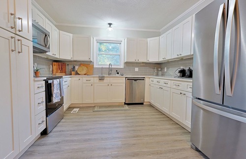 Knoxville House | Spacious 4 Bedroom House Close to Downtown