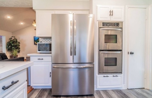 Meadows Place House | Spacious 4-Bedroom Home w/Game Room – 8 Min from Sugar Land Town Square!