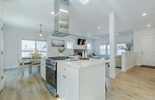 Eugene House | Spacious 4-bedroom home with A/C and WiFi in charming Eugene, Near Duck Stadium!