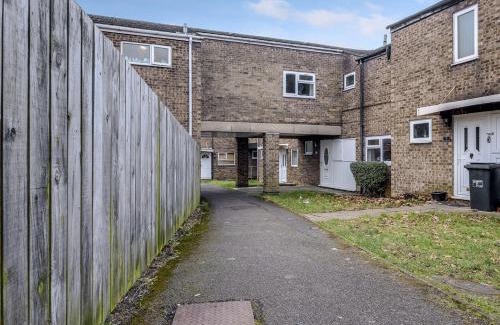 Corby House | Spacious 4 Bedroom House private parking