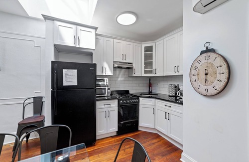 Crown Heights House | Spacious 4-bedroom house in vibrant Brooklyn with WiFi and AC