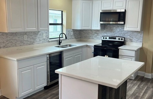 Gramercy House | Spacious 4-bedroom house with WiFi, AC in charming Gramercy