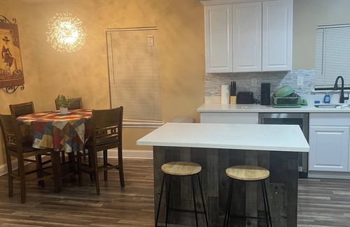 Gramercy House | Spacious 4-bedroom house with WiFi, AC in charming Gramercy