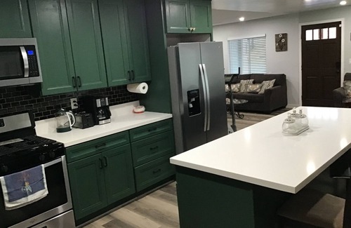 Winter Gardens House | Spacious 4-bedroom house with AC, fitness equipment in wonderful Lakeside