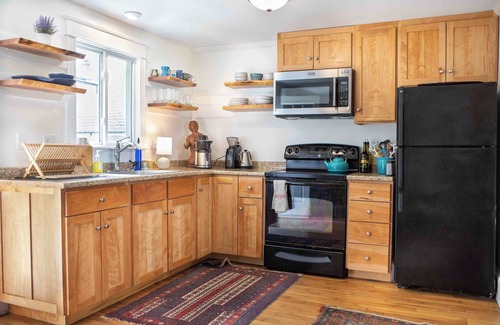 Portland House | Spacious 4-bedroom house in Portland walking distance to heart of downtown