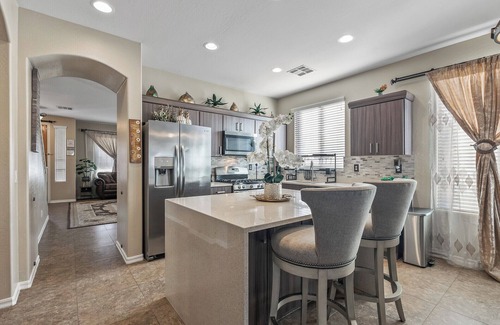 Surprise House | Spacious 4-bedroom house in delightful Surprise with WiFi, AC close to downtown