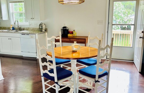 Belmont Historic District House | Spacious 4-bedroom house in charming Belmont with WiFi and AC