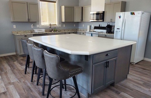 Council House | Spacious 4-bedroom house in charming Council with WiFi, AC, 80% ADA compliant.