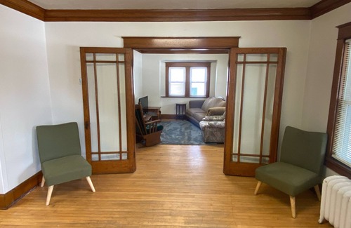 De Pere House | Spacious 4-bedroom house ready for NFL draft. Only 6 miles from the Stadium