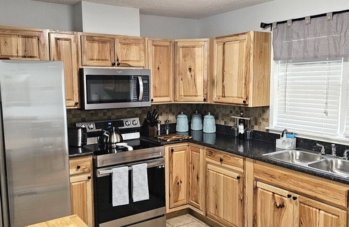 Madison House | Spacious 4-bedroom house with Galleria Pet-friendly. Fully fenced backyard.