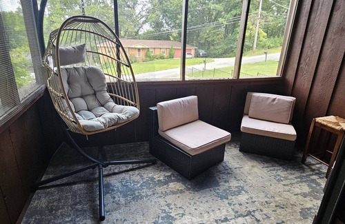 Madison House | Spacious 4-bedroom house with Galleria Pet-friendly. Fully fenced backyard.