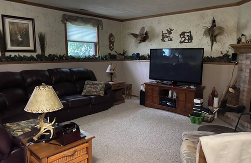 Oshkosh House | Spacious 4-bedroom house with Beautiful Patio close to EAA in Oshkosh