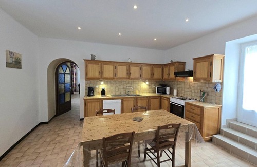 Domme Cottage | Spacious 4-bedroom house with fireplace near Domme and Sarlat