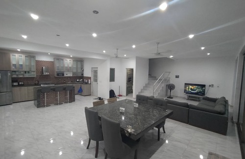 Alfredo V. Bonfil House | Spacious 4-bedroom house with 2 pools, AC in enchanting Cancún