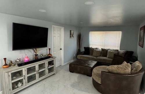 Constitution House | Spacious 4-bedroom house in beautiful Atlanta with AC