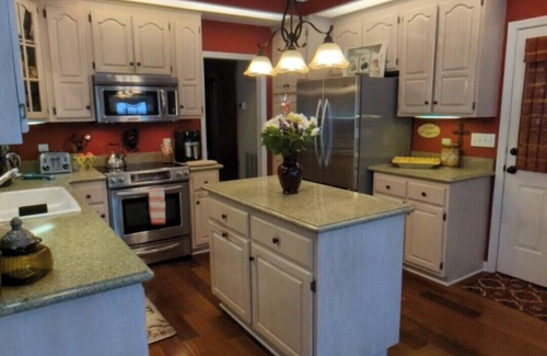 Conway House | Spacious 4-bedroom house with Hot Tub in charming Conway