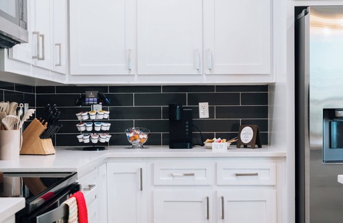 West Dallas House | Spacious 4-bedroom house with, Gameroom, Backyard, WiFi, AC in fabulous Dallas