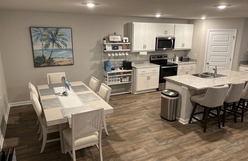 Foley House | Spacious 4-bedroom house with WiFi and AC in lovely Foley