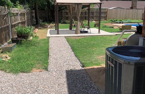 Norman House | Spacious 4-bedroom house with WiFi, AC swimming pool in charming Norman
