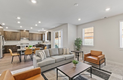 Bull Mountain House | Spacious 4-bedroom house with WiFi and AC in nice Tigard #42375