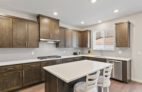 Bull Mountain House | Spacious 4-bedroom house with WiFi and AC in nice Tigard #42375