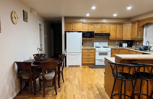 Colborne House | Spacious 4-Bedroom Retreat Near Presqu'ile Park