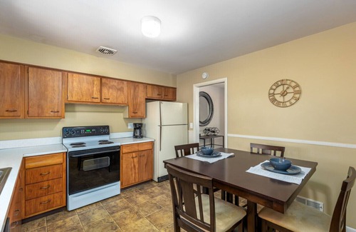 Billings House | Spacious 4 bedroom residential at Burlington Park