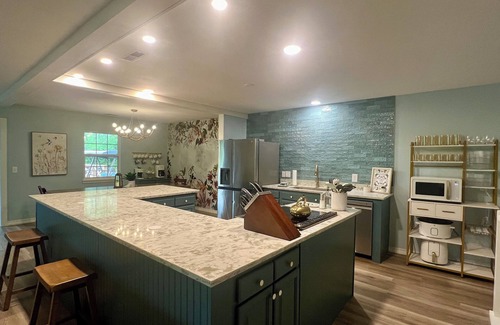 Otto Cabin | Spacious 4-bedroom river front cabin with WiFi, Game Room & Hot Tub for 15