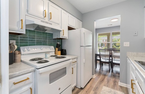 Rolling Hills House | Spacious 4-bedroom Townhome! East End!