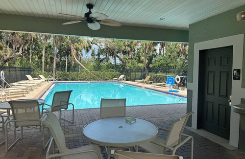 Palm River-Clair Mel House | Spacious 4-bedroom townhome with WiFi, AC in charming Tampa
