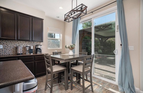 Bakersfield House | Spacious 4 Bedroom Haven