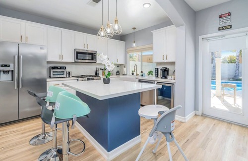 Greenacres House | Spacious 4-bedroom house with Pool, Fun BackYard & Amazing Game Room