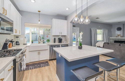 Greenacres House | Spacious 4-bedroom house with Pool, Fun BackYard & Amazing Game Room